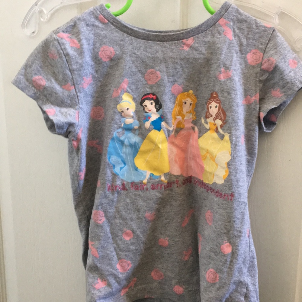 FINAL MARKDOWN Little girls Disney tee small 5/6